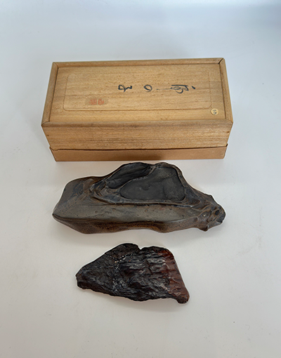 日本随形海石硯 無垢材硯箱・随形硯蓋付き 昭和時代（20 世紀後半、1950 年～1980 年代頃）