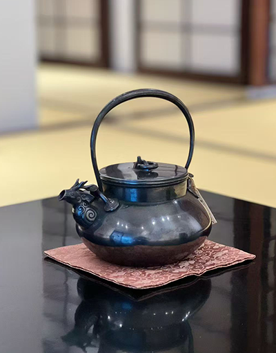 日本　秦蔵六風　獣口（鳳首）純銀 / 銅包銀 湯沸 明治晩期～大正時期（19 世紀末～20 世紀初頭）